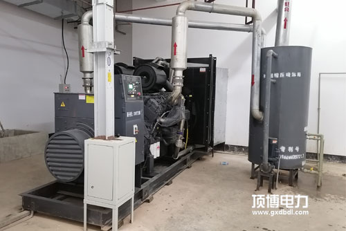 一台300kw康明斯柴油發電機組出現啟動困難狀況